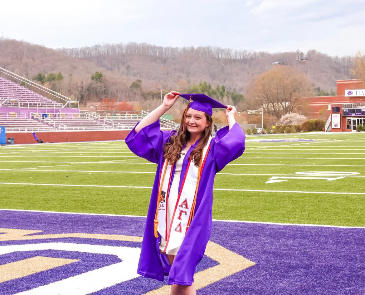 AlphaGamWCU's tweet image. 𝐂𝐨𝐧𝐠𝐫𝐚𝐭𝐬 𝐭𝐨 𝐨𝐮𝐫 𝟐𝟎𝟐𝟑 𝐬𝐞𝐧𝐢𝐨𝐫𝐬🫶🏻
𝚆𝚎 𝚊𝚛𝚎 𝚜𝚘 𝚐𝚛𝚊𝚝𝚎𝚏𝚞𝚕 𝚏𝚘𝚛 𝚊𝚕𝚕 𝚝𝚑𝚎 𝚕𝚘𝚟𝚎 𝚊𝚗𝚍 𝚑𝚊𝚛𝚍 𝚠𝚘𝚛𝚔 𝚢𝚘𝚞 𝚑𝚊𝚟𝚎 𝚙𝚞𝚝 𝚒𝚗𝚝𝚘 𝚝𝚑𝚒𝚜 𝚌𝚑𝚊𝚙𝚝𝚎𝚛 𝚘𝚟𝚎𝚛 𝚝𝚑𝚎 𝚢𝚎𝚊𝚛𝚜. 𝚆𝚎 𝚊𝚛𝚎 𝚜𝚘 𝚙𝚛𝚘𝚞𝚍 𝚘𝚏 𝚢'𝚊𝚕𝚕! 🎓