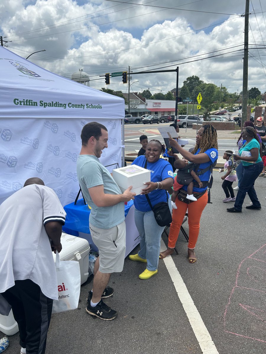 GSCSFedProg's tweet photo. The cake walk was a huge hit with our parents and students.@GriffinSpalding @SayItLoudSupt #GSCSLit4Learning https://t.co/pnnH3DNpM4