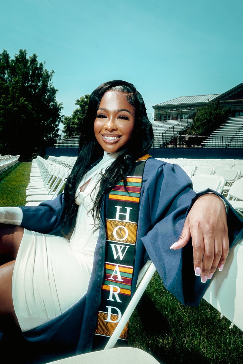 I am officially a Howard University Alumna! 😍❤️💙🙌🏾 #TheMecca #AHowardWoman 

B.A in Political Science with a minor in Criminology 
Cum Laude 🙌🏾👏🏾 

#HBCU 
#HowardGrad 
#HowardAlumni 
#CollegeGraduate 
#HU23