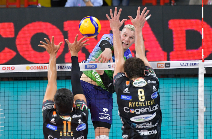 thevolleynews's tweet photo. La Vero Volley Monza compie l'impresa e torna in Europa: Perugia battuta al tie-break!
https://t.co/uX9mSutb3F
#VolleyNews #PlayOff5Posto #PlayOffChallenge #SirSafetySusaPerugia #SuperlegaMaschile #VeroVolleyMonza #Volleynews https://t.co/StUfCWruLb