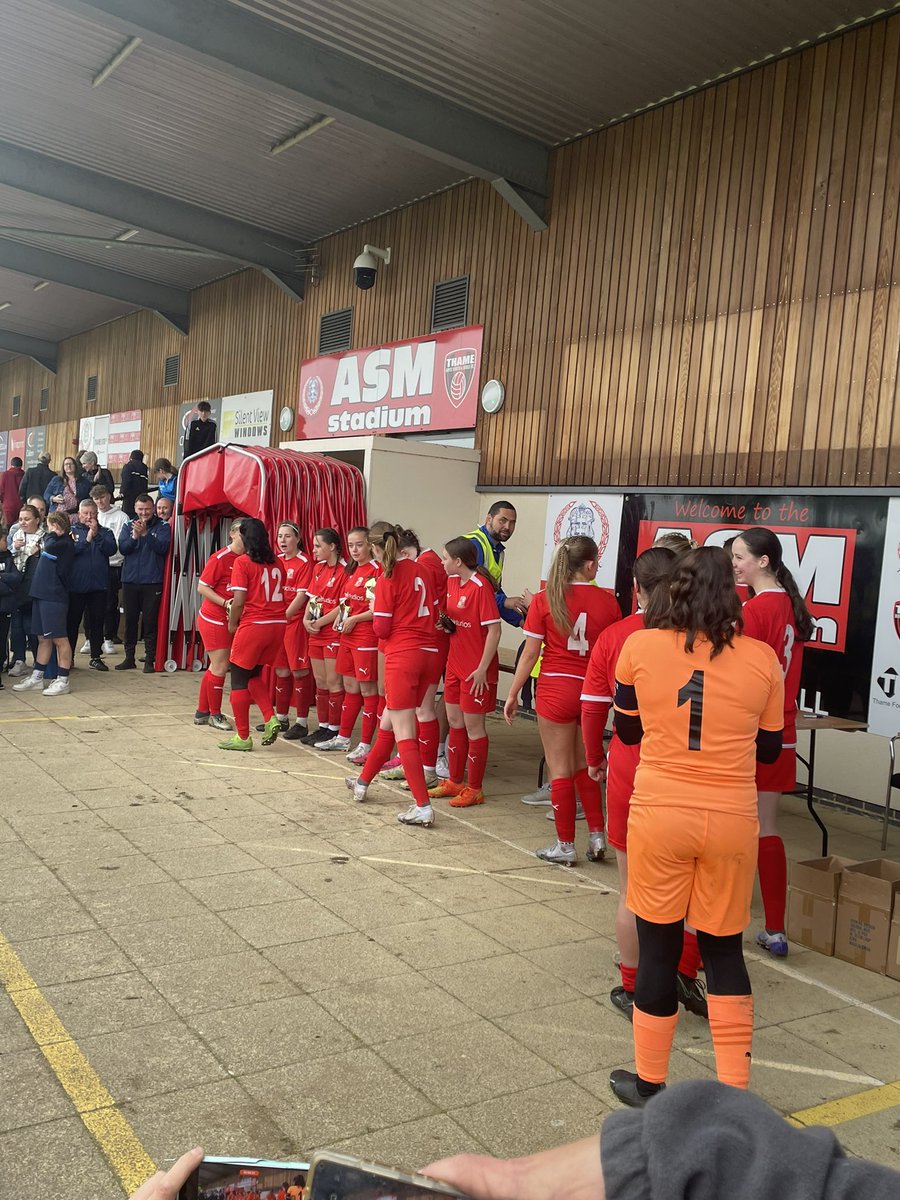 WE’VE GOT SUPER CHIARNA DELLER SHE KNOWS EXACTLY WHAT WE NEED, SKINNER AT THE BACK, KINGDON IN ATTACK, SWINDON HAVE CONQUERED OXFORDSHIRE 🏆🐐🔴⚪️🔴⚪️❤️🤍❤️🤍 #stfc #COYR <a href="/SwindonTownWFC/">Swindon Town Women Football Club</a> <a href="/ChiarnaD/">Chiarna Deller</a> <a href="/EllieBurgess8/">El</a> #HerGameToo