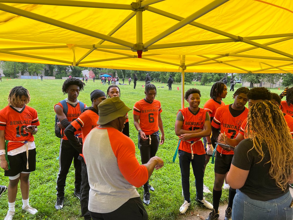 Seedsofpromise_'s tweet photo. Today kicked off the @10_12Sports  2023 flag football season. It was good to see the returning athletes and we welcomed a few new athletes to our brotherhood. #BengGang🐅 #MoreThanSports 
🌱
🌱
 #WhatsYourDream  #YoungKing👑 #LoveYouHear #SeedsOfPromise https://t.co/X6XAlwLOjW
