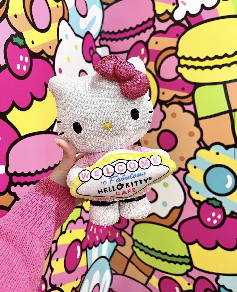 HelloKittyCafe's tweet image. Sweet times at the #HelloKittyCafe 🎀 Thank you, meowrmaid on IG, for sharing this supercute photo! ✨