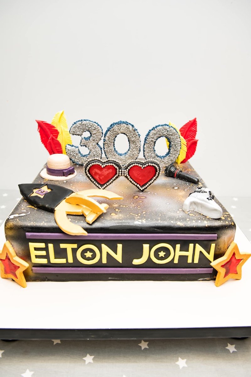 EltonSpecial's tweet photo. Elton John 
300th Show https://t.co/MsP5BViUbX