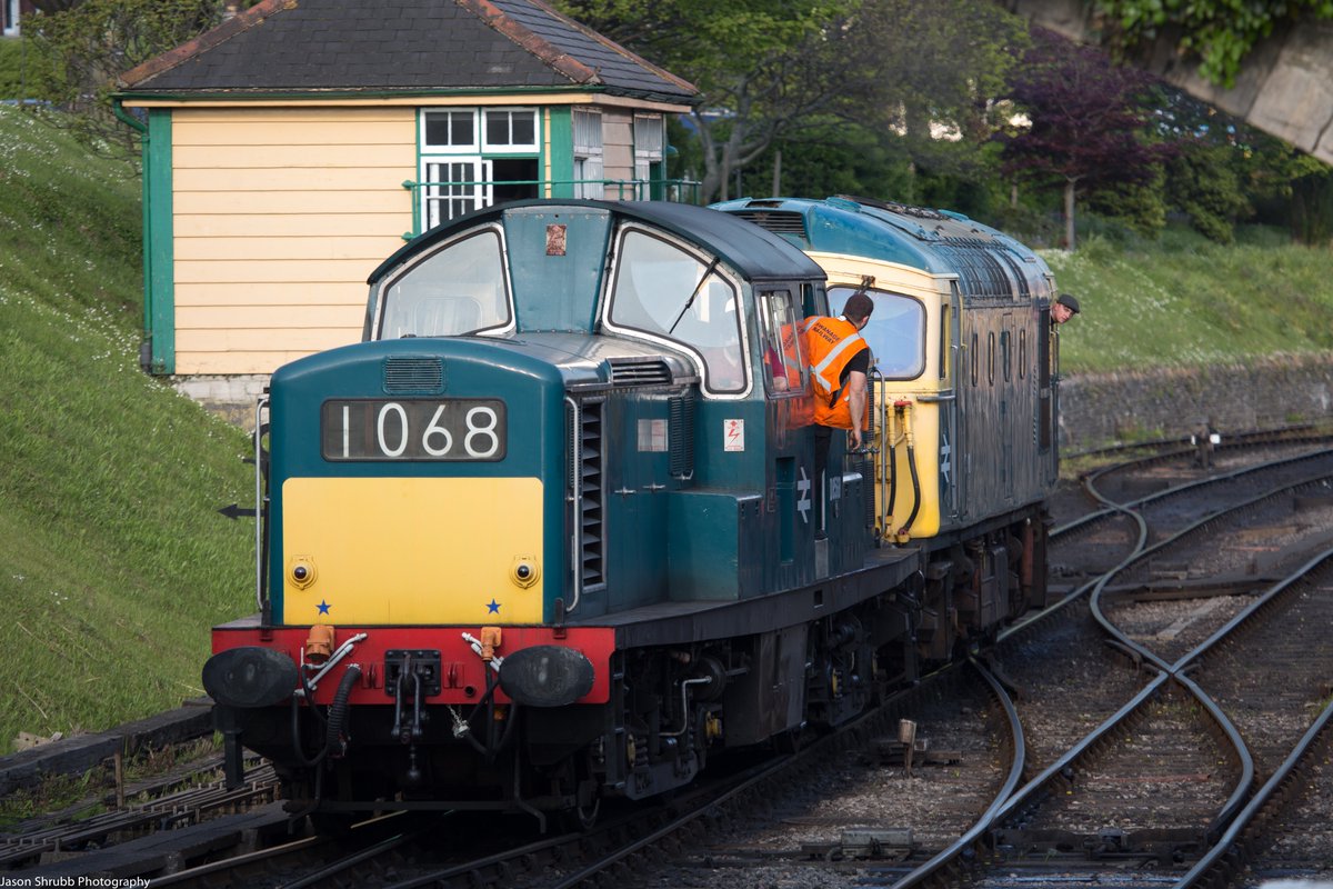 StrenwickPark's tweet image. Wow! Not seen one of these before! the size surprised me. I'm sure you could fit a snooker table in the cab! #Clayton #class17 @SwanRailway