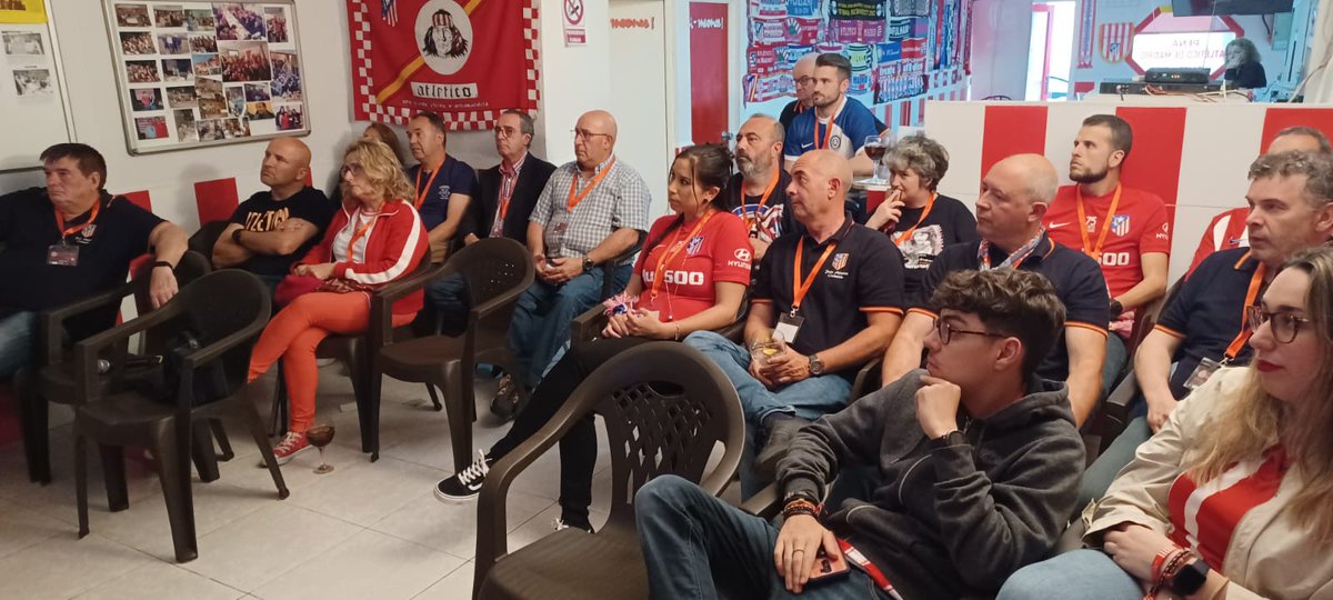 ATMCastellon's tweet photo. Tarde muy amena y divertida con las anécdotas de Pedraza y Antonio López. Muchas gracias por la visita y gracias a la @unionatm https://t.co/lEuw7IMsnb