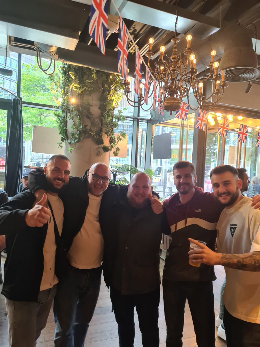 ItsMeShnitz's tweet photo. Photo with the KINGS!!!!!!!! @ArchHimself @CallumTKing https://t.co/1gtNjSU4Dk