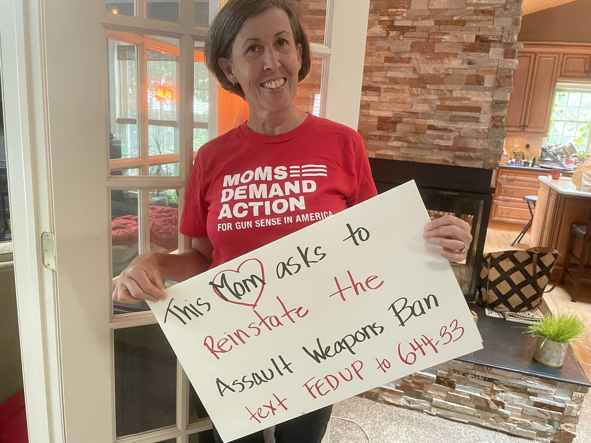 PatGadz's tweet photo. @JenKiggans my kids deserve to go shopping, teach, go to a club, enjoy a concert and LIVE without fear. #momsdemandaction #BanAssaultWeaponsNow https://t.co/guU4ZF6nGh
