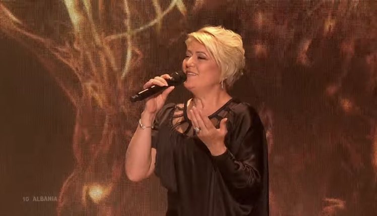 Esta tia tiene toda la cara y todas las vibes de llamarse conchi y hacerte unas lentejas con chorizo de puta madre #Eurovision #Eurovision2023