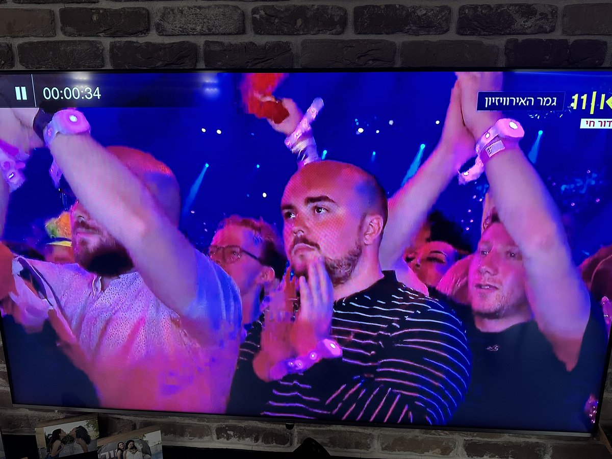 guychoook's tweet image. לירן חולצת פסים