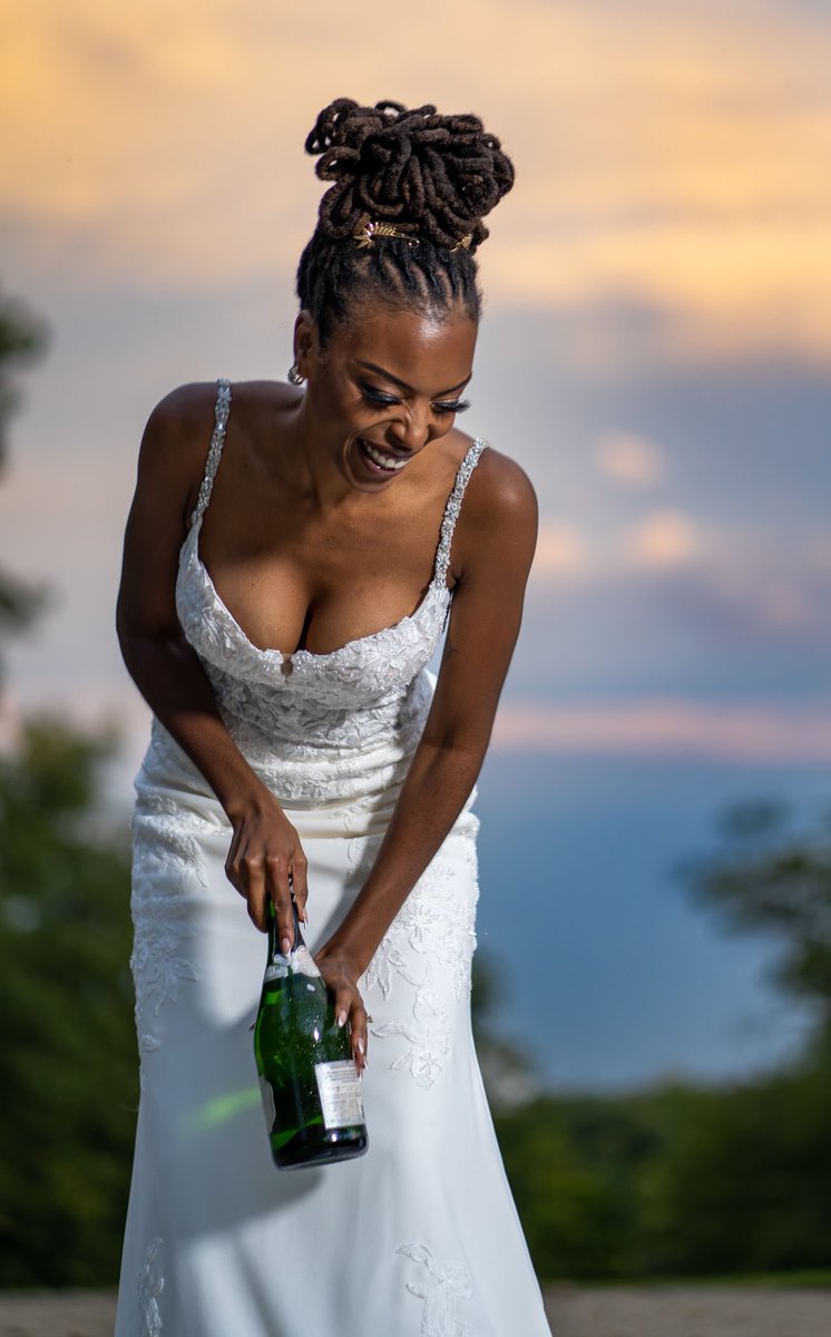 just_gwright's tweet photo. @ar3images Shot my first wedding entirely on an 85 mm. Thank God thanks turned out right 🙌🏾 #sonyworld https://t.co/nuW1QyNKbo