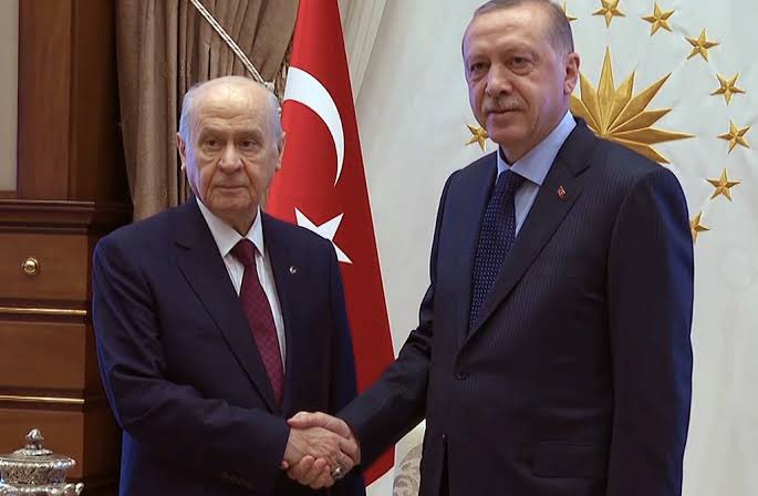 umurarikan's tweet photo. Yolumuz belli , tarafımız bellidir. Bir Türk milliyetçisi olarak oyumuz Cumhur ittifakına dır Bir oy sayın cumhurbaşkanımıza , bir oy elbetteki MHP mizedir.Rabbim muzaffer eylesin 🤘🤘 https://t.co/BfuBJGtpBj