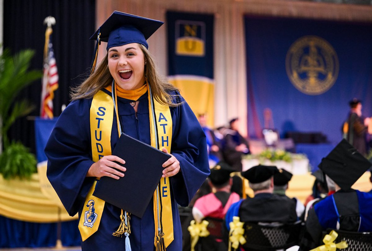 NeumannUniv's tweet photo. Taking it all in👏👏

#NeumannGrad https://t.co/7vXsJsbktK
