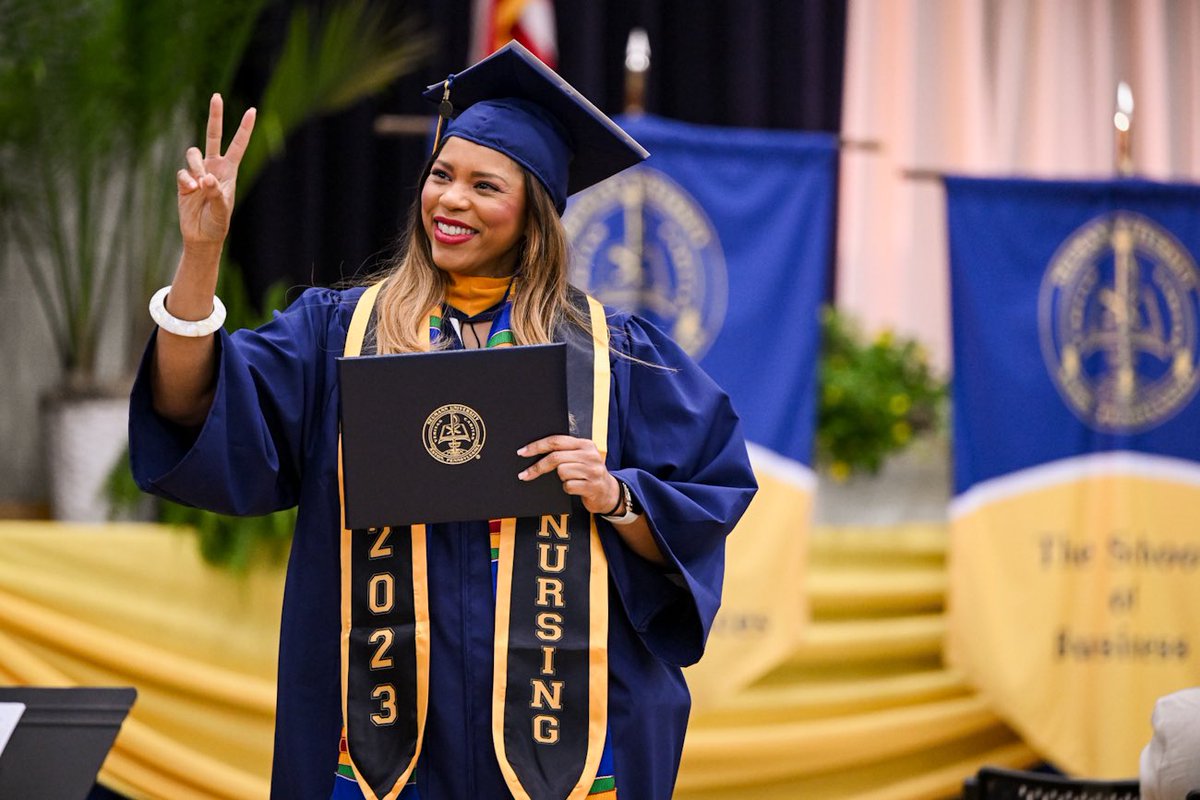 NeumannUniv's tweet photo. Taking it all in👏👏

#NeumannGrad https://t.co/7vXsJsbktK