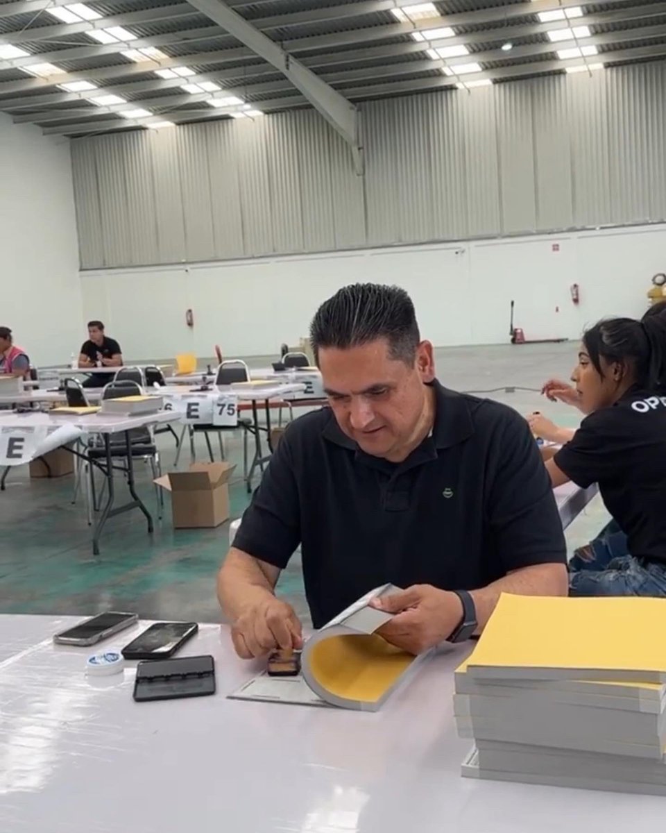 CM_Saltillo's tweet photo. Sellado de boletas electorales! https://t.co/63X0oavqaQ