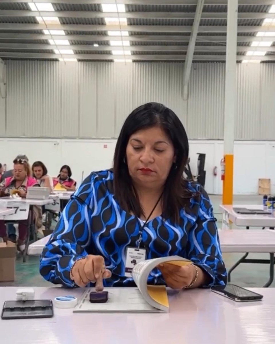 CM_Saltillo's tweet photo. Sellado de boletas electorales! https://t.co/63X0oavqaQ