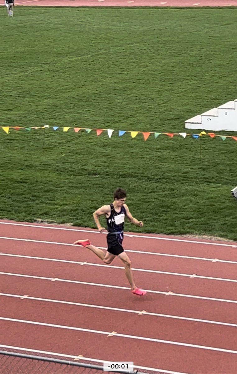 tf_fcpanthers's tweet photo. LADIES AND GENTLEMEN Preston Komenda is your 400m CHAMPION. https://t.co/krZii25Sen