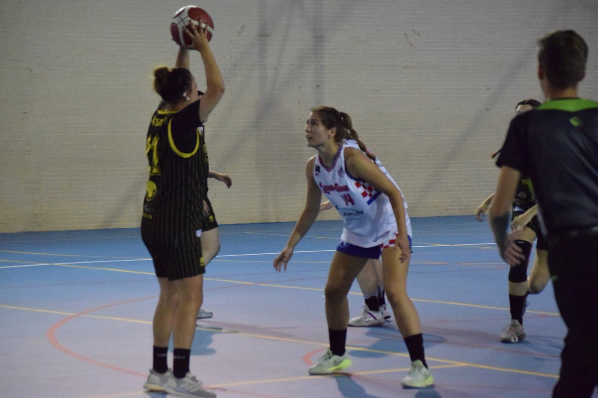 #F4SenFem2023
📍<a href="/espartinas/">Ayuntamiento de Espartinas</a>
🏟️ Pabellón "Manuel Arcos Rodríguez"
🗓️ 13 Mayo
⌚️ 20:30 h
2ª Semifinales
<a href="/ElReversoCB/">GRUPO OPTIK EL REVERSO C.B</a> 3️⃣3️⃣
🆚
 <a href="/BaloncestoCDAS/">🄲🄳🄰🅂 Espartinas</a> 4️⃣5️⃣

‼️FINAL DEL PARTIDO‼️

📲 Siga los Partidos y Estadísticas en vivo a través de la APP "AFICIÓN FAB"
