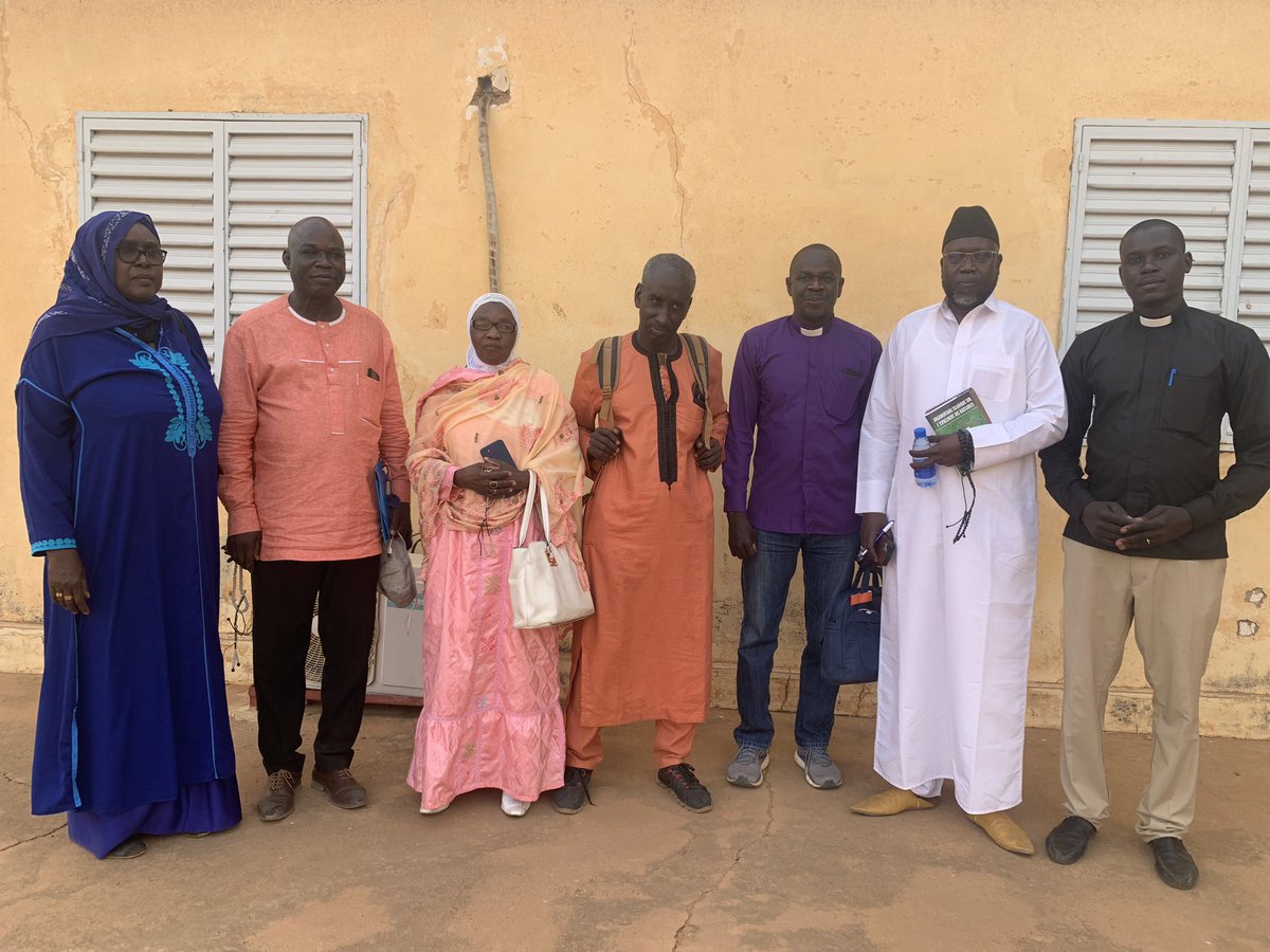 OngcrsdSenegal's tweet image. #Retour_en_image 
#Linguere2023
Après les exposés sur l’espacement des naissances et la formation sur la parentalité mari-femme, un bref résumé de l’atelier a été fait par Seyda Rokhaya THIAM, sage femme et membre du CRSD.@WorldFaiths @DSMESENEGAL @santegouv_sn