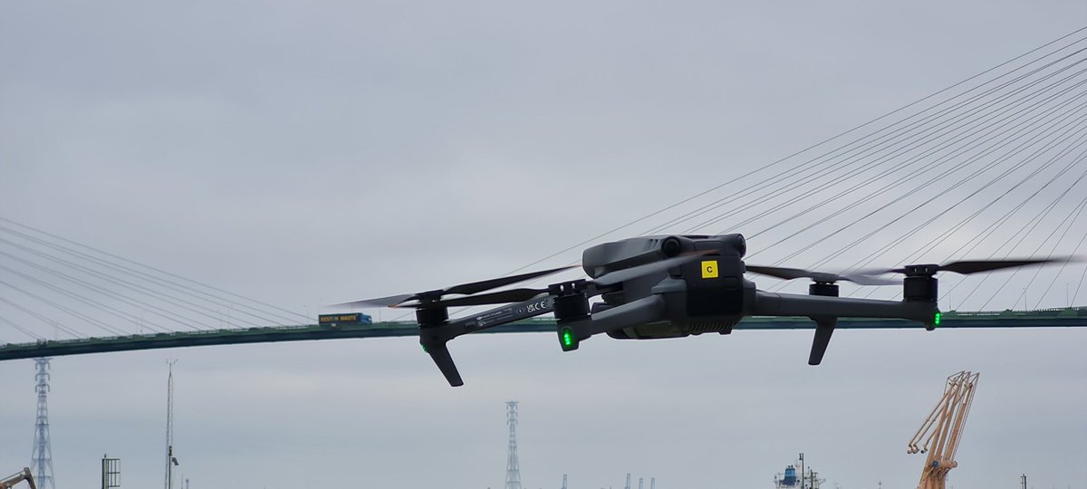 Target acquired 🚁 📷 

#flybykent #flybyphotography #drones #aerial #filming #kent #Dartford #QE2
