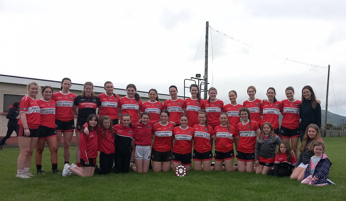 Huge congratulations to our wonderful senior ladies on a convincing win tonight in Páirc An Ághasaigh against Beale. They graciously took the time to congratulate our u12s on their NK league victory before their game. Daingean Uí Chúis Abú 🔴⚪️ #onebigfamily