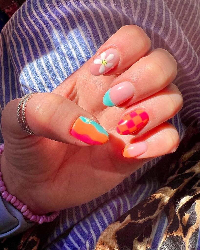 Some juicy new colours just in time for the sunshine! 🍉🍑🍋 by the amazing @peachesnailsx as always! 

#nailfie #checkerednails #flowernails #nailart instagr.am/p/CsMiWY_LLlH/