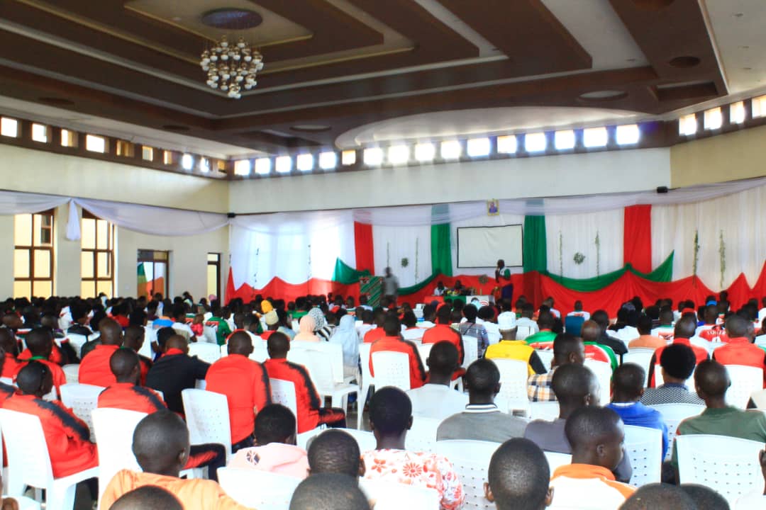 CnddFddBuhumuza's tweet photo. #Burundi Kuruno musi igenekerezo rya 13/5/2023 hatanzwe inyigisho z'akarangamutima  kumbonerakure z'amakaminuza akorera mu ntara ya @MuyingaProvince #EALI na @ISIMuyinga ,muntumbero yo kubakundisha igihugu n'umugambwe @CnddFdd .@nancymutoni @cnddfddyouth @R_Ndikuriyo https://t.co/xBhTo6zhHH