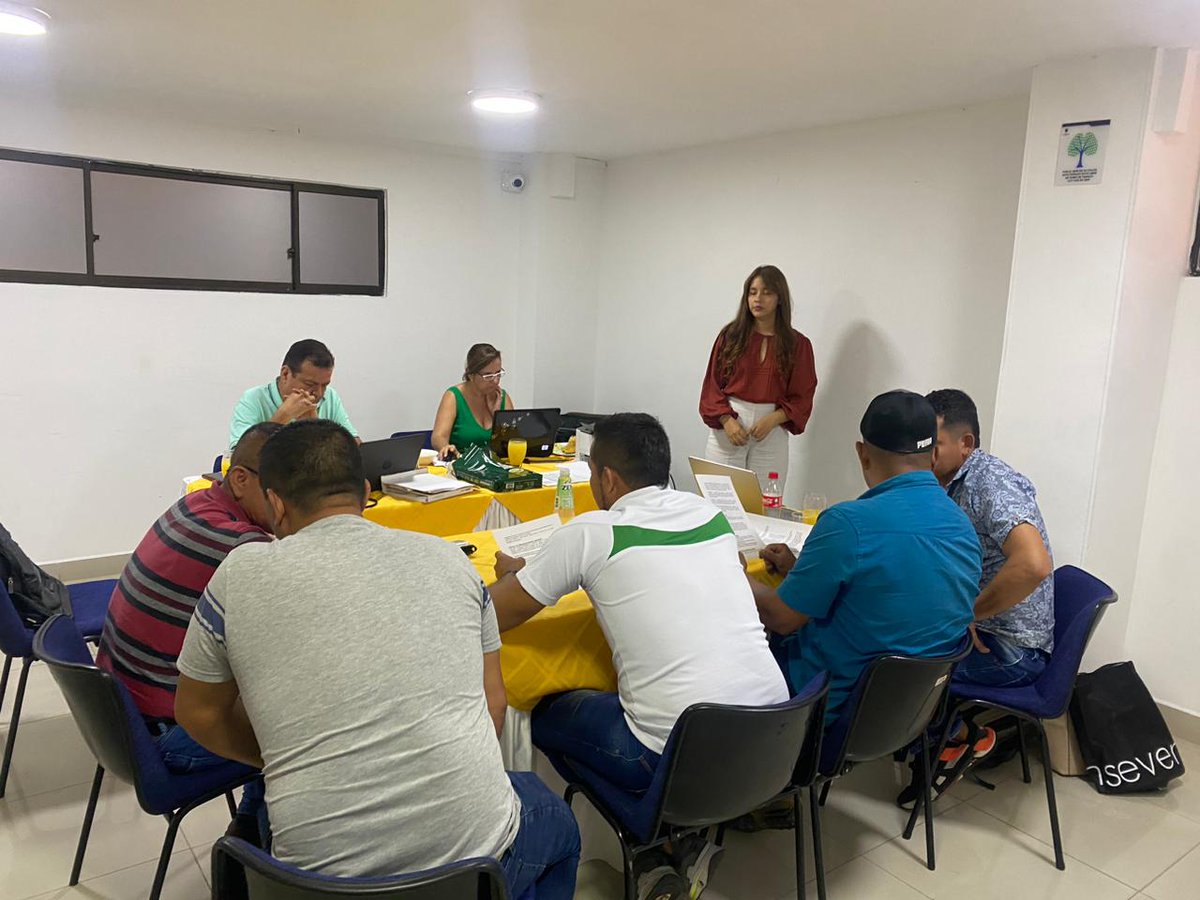 ENSColombia's tweet photo. #HuelgaEnPalmosan Sintrapalmosan y Palmosan han finalizado el conflicto y han firmado Convención Colectiva de Trabajo. La justa lucha de los trabajadores y su huelga de más de 180 días, ha dado sus frutos: mejores condiciones laborales para los trabajadores. https://t.co/WRTWRH7DaS
