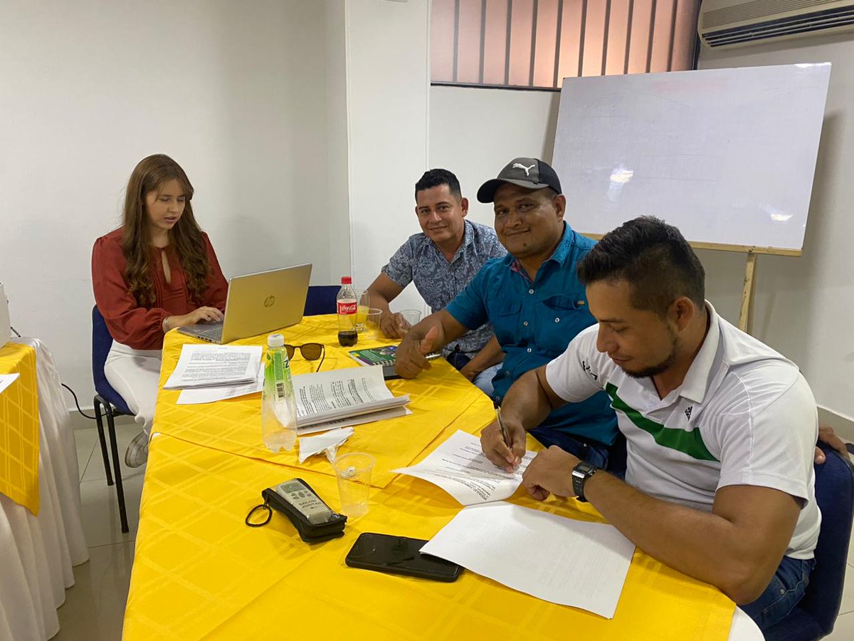 #HuelgaEnPalmosan Sintrapalmosan y Palmosan han finalizado el conflicto y han firmado Convención Colectiva de Trabajo. La justa lucha de los trabajadores y su huelga de más de 180 días, ha dado sus frutos: mejores condiciones laborales para los trabajadores.