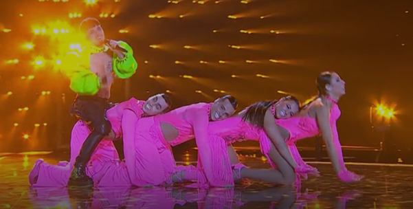 innocent's tweet photo. Completely unrelated but might watch Human Centipede later.

#Eurovision https://t.co/sAb9wKirQz