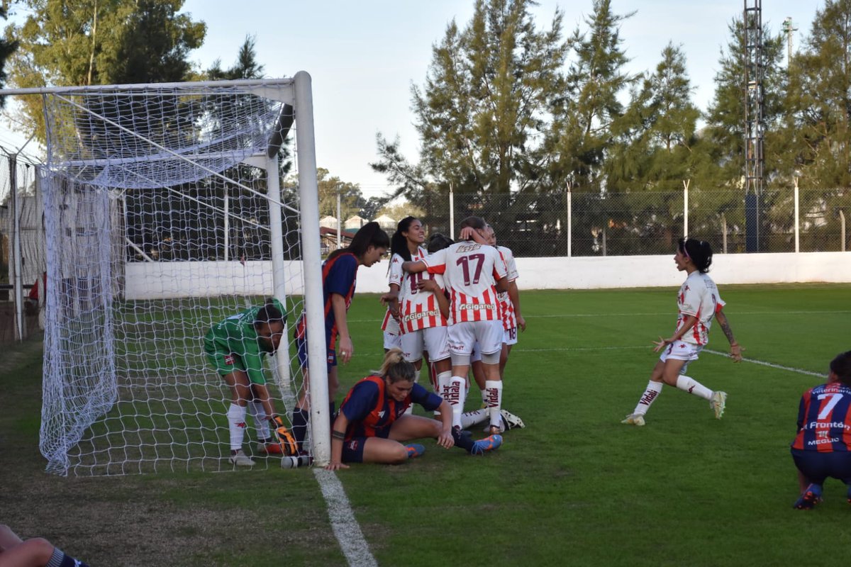 clubaunion's tweet image. #FútbolFemenino | #PrimeraC 🏆
⏱️ 40'ST - ¡𝗚𝗢𝗢𝗢𝗢𝗢𝗢𝗢𝗢𝗢𝗢𝗢𝗢𝗢𝗟!
⚽ Meli Reus 
#ElFrontón 1 - 2 #Unión  

#VamosTate 🇦🇹
📸 Agustina Schiavi