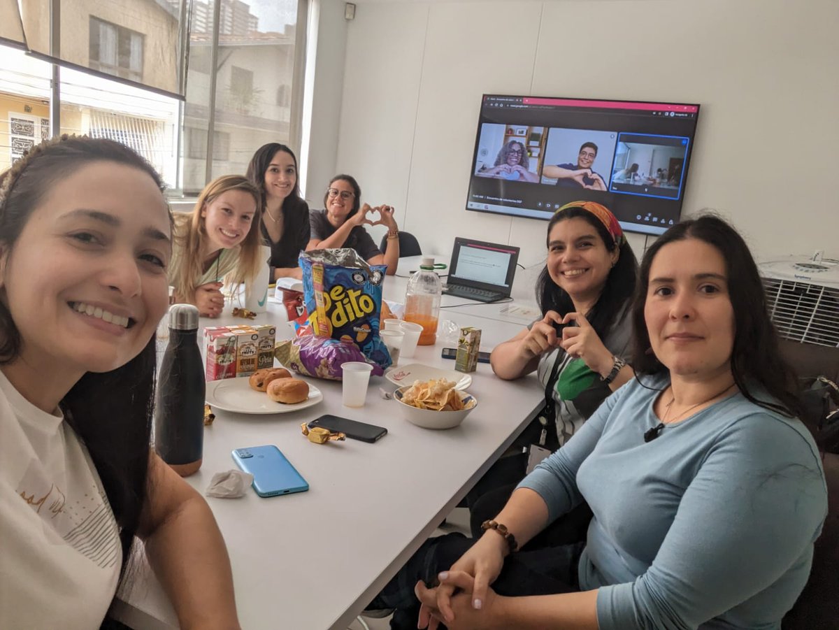 DataScienceFEM's tweet image. 💜Fin de semana activo para la comunidad de Data Science FEM💜
Hoy fue el primer encuentro presencial de voluntarios DSF 😉😊
Agradecemos a @Summan_IT por
el préstamo de sus instalaciones para llevar a cabo este primer encuentro 😊
#DataScienceFEM 😉