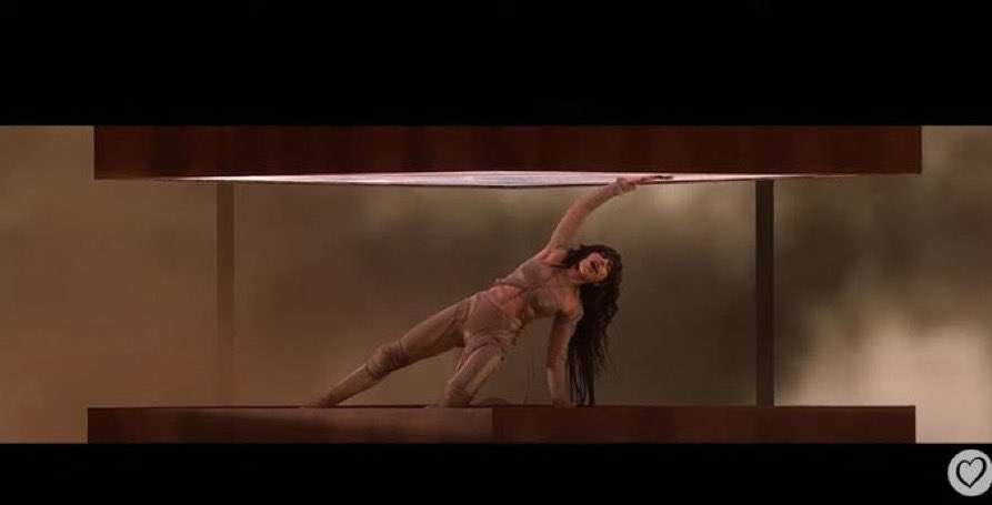 El piso es muy amplio y luminoso

El piso:
#Eurovision