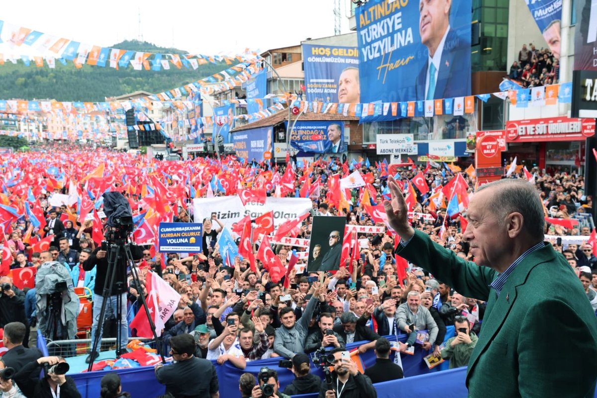 akgnclkkalecik's tweet photo. Duyanlara duymayanlara,
Soranlara sormayanlara,
Biz onu seviyoruz çok seviyoruz
Seviyoruz seviyoruz çok...

#SeniSeviyoruzReis https://t.co/7qobyjgMuK