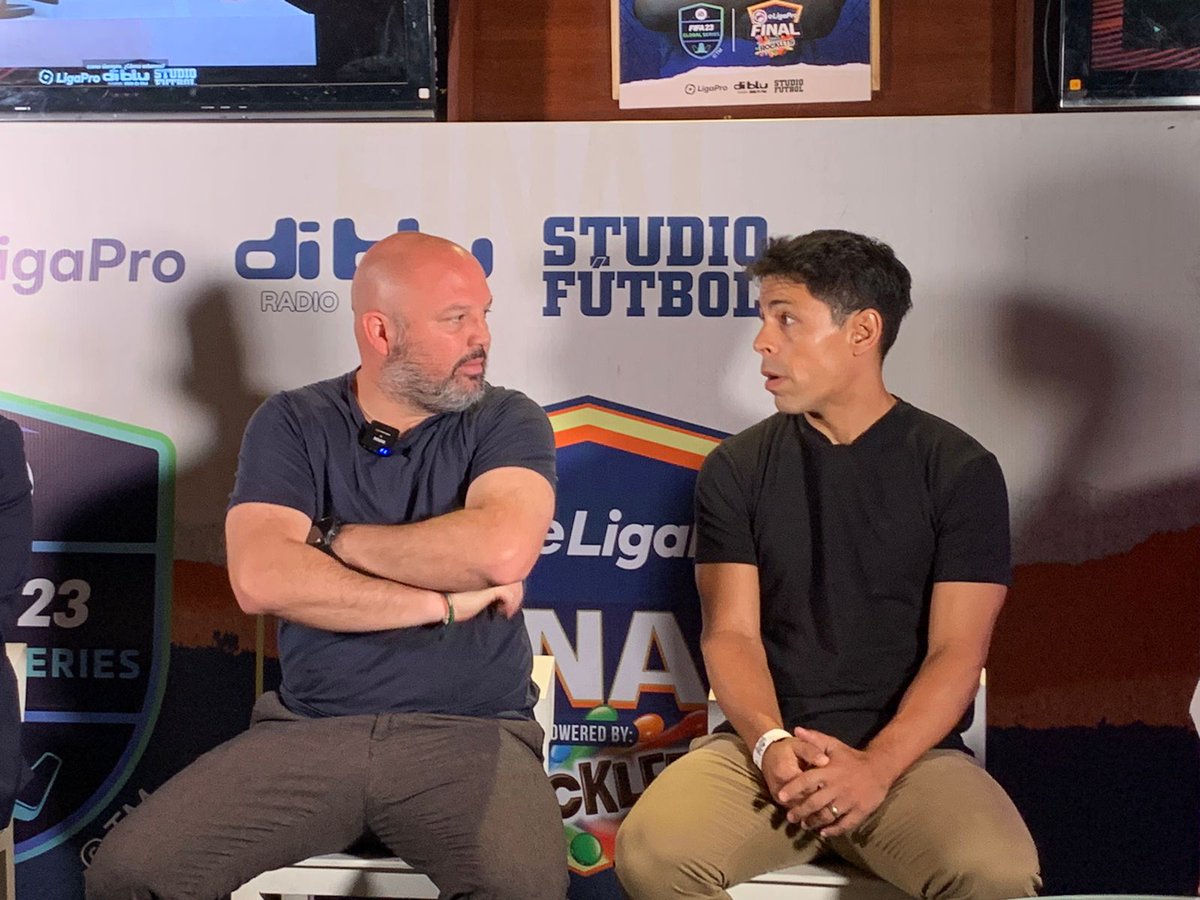 StudioFutbol's tweet photo. Miguel Ángel Loor y Matías Oyola, en las finales de la #eLigaPro https://t.co/va4BNtyDaY https://t.co/bpi0i9fzJA