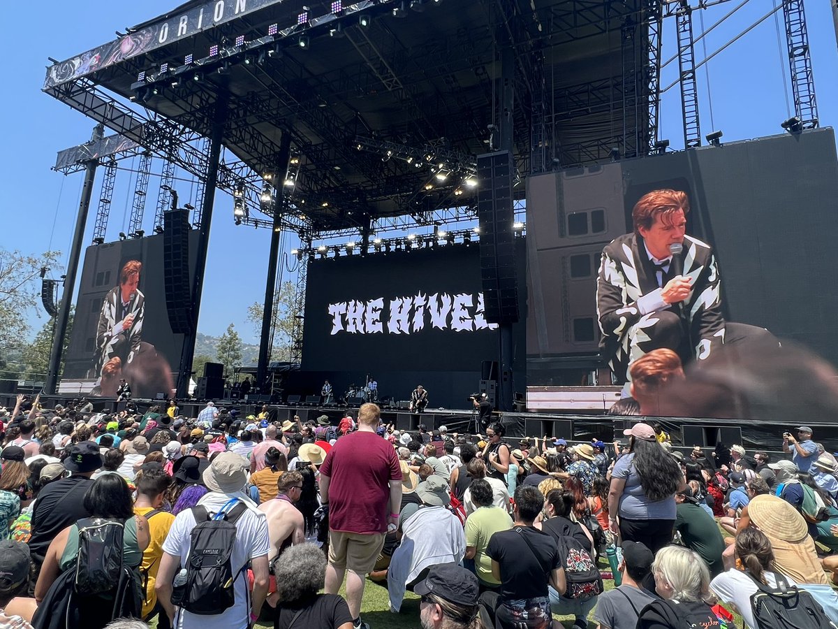 DiarrheaPlanet's tweet photo. @TheHives BETTER THAN THE BEATLES https://t.co/b8KanMhBLB
