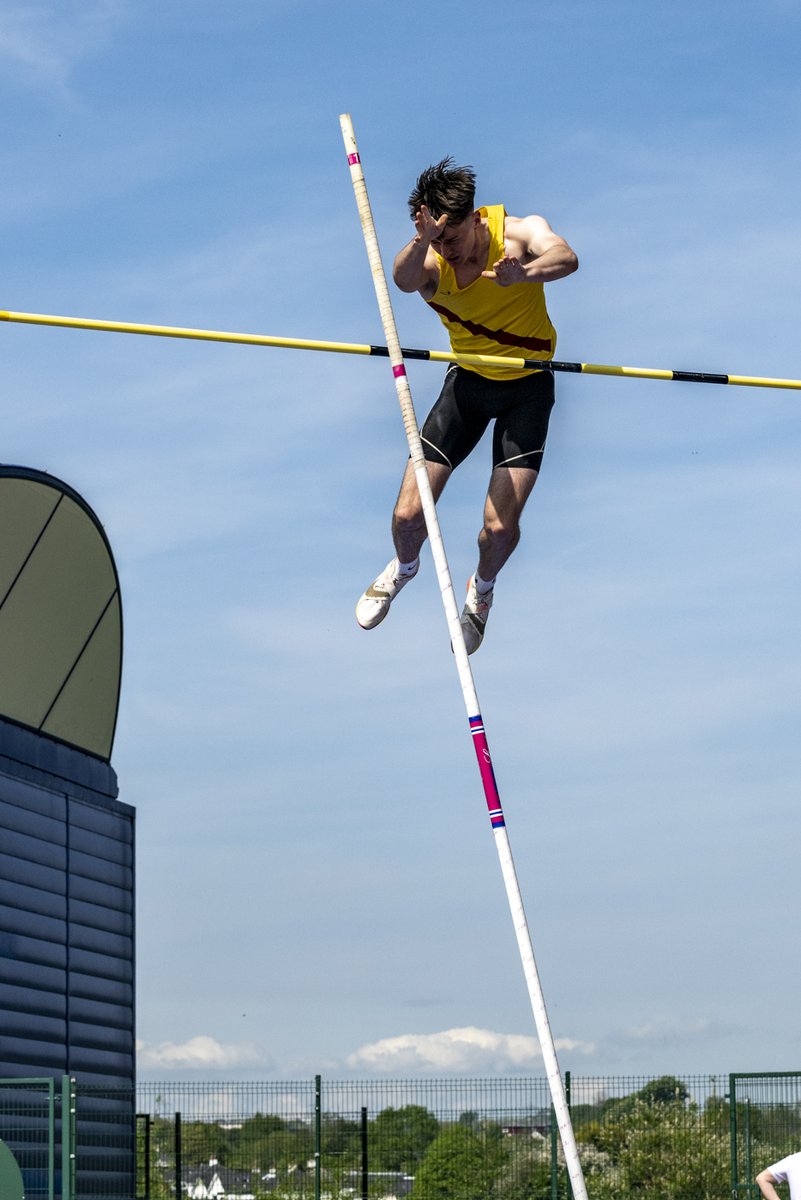 scotathletics's tweet photo. FLYING HIGH 
#4Jathletics 
@Bobby_ThatOneMo captures moments and do does love a great pole vault 🏴󠁧󠁢󠁳󠁣󠁴󠁿
So here's one with blue sky thinking . . .
@SALChiefExec @OvensDavid @GPVS2017 @FotheringhamCM @RobDL2 @AllanHammy @LindsayMcMaho15 https://t.co/203Z8S6O7E