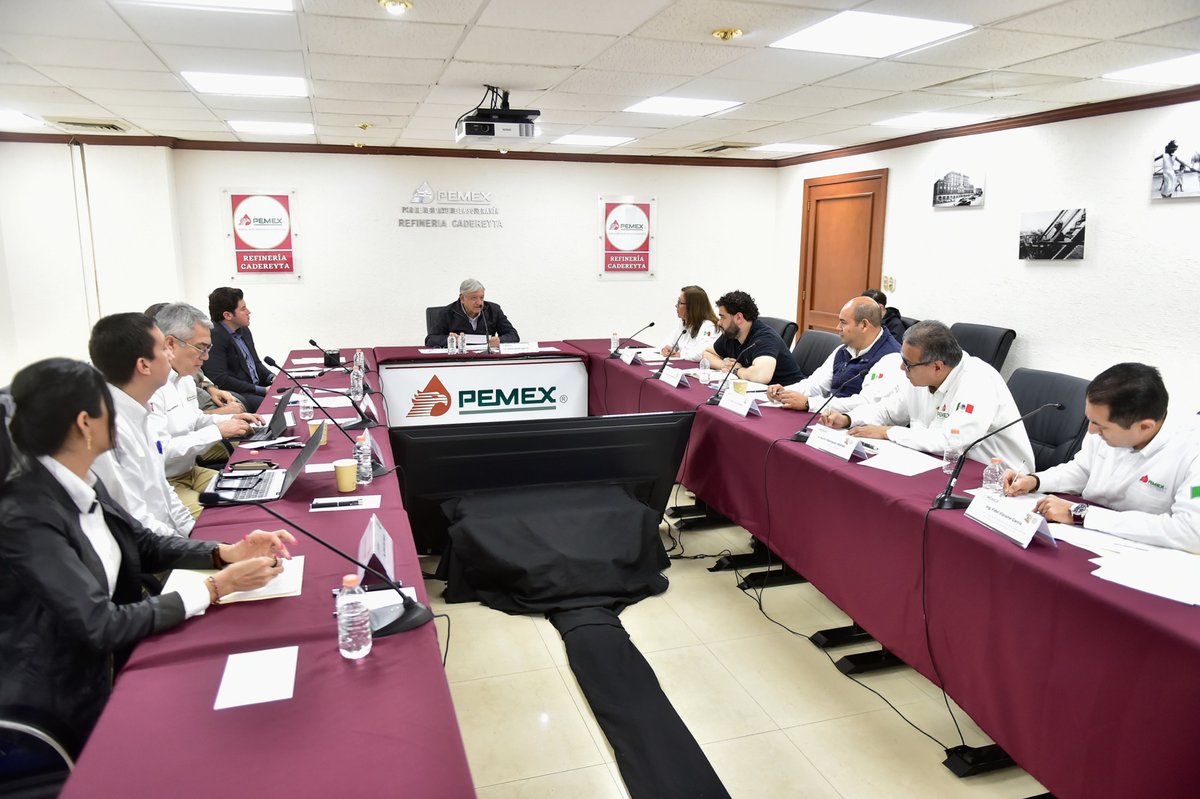 liberalestoctoc's tweet photo. #RT @lopezobrador_: Ayer, además de la reunión de evaluación en la refinería de Tula, también pasamos a Salamanca y hoy hicimos lo mismo en Cadereyta. El plan es seguir invirtiendo en modernizarlas para producir toda la gasolina y el diésel en el país. ¡… https://t.co/i3Xiv8ADaw