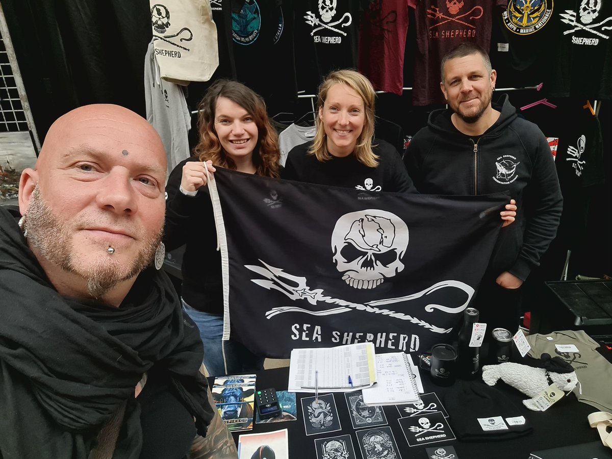 Comment vous parler de ce week-end sans parler de vie heureuse ?
Excellent en tous points,  concert à la Ferte Clairbois Edwige Rulleau ,  endroit magnifique et personnes adorables, et enchaîner sur Anjou Tattoo Show , accueil exceptionnel,  équipe bénévoles incroyables...