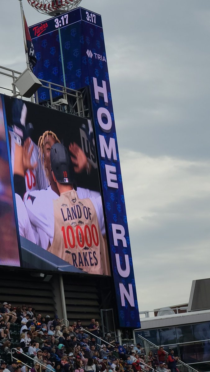 SternerJeanette's tweet image. Is this the start of another @twins #BombaSZN ?!

3 run Homer by @JoeyGallo24 and then solo by @AKirilloff19 !

#Twins up 5-0 in the 3rd inning!
