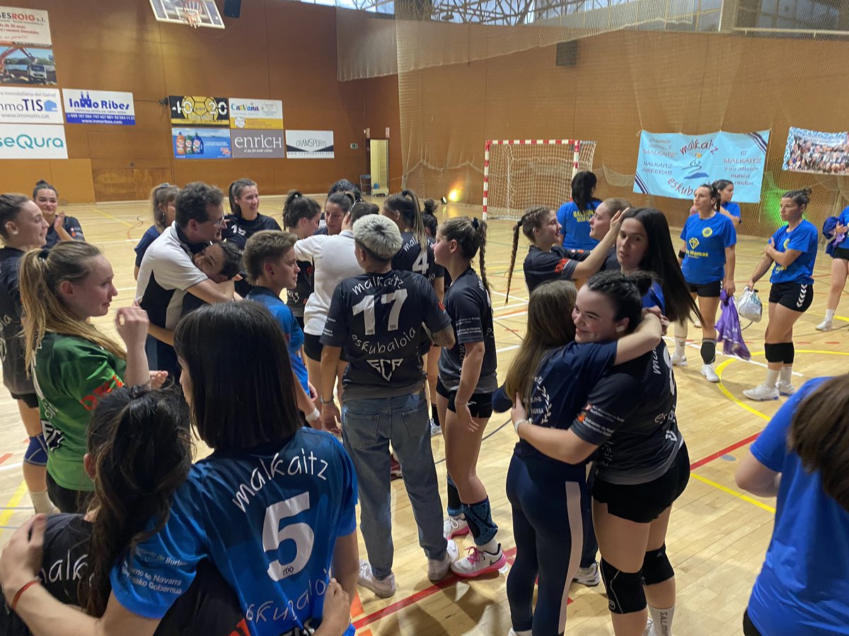 Sector E Fase Ascenso #DHPlataFem Sant Pere de Ribes
@CDAgustinos 22
@bmmalkaitzeskub 23
Gran partido y victoria de las nuestras, pero no ha sido suficiente para clasificarse para la final.
Estamos orgullosos de vosotras porque… El Malkaitz nunca se rinde!!!💪💪💙💙@deporte_na