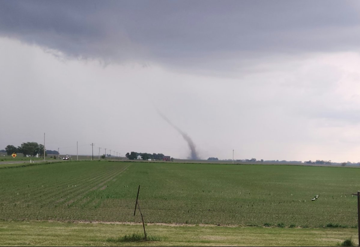 Photo taken near Boody, Illinois around 2:30 this afternoon. #ILwx @NWSLincolnIL 

📸: Megan Dudley