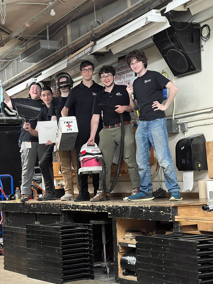 RITTechCrew's tweet image. Tech Crew Shop Crew
#RITGrad #TC4L