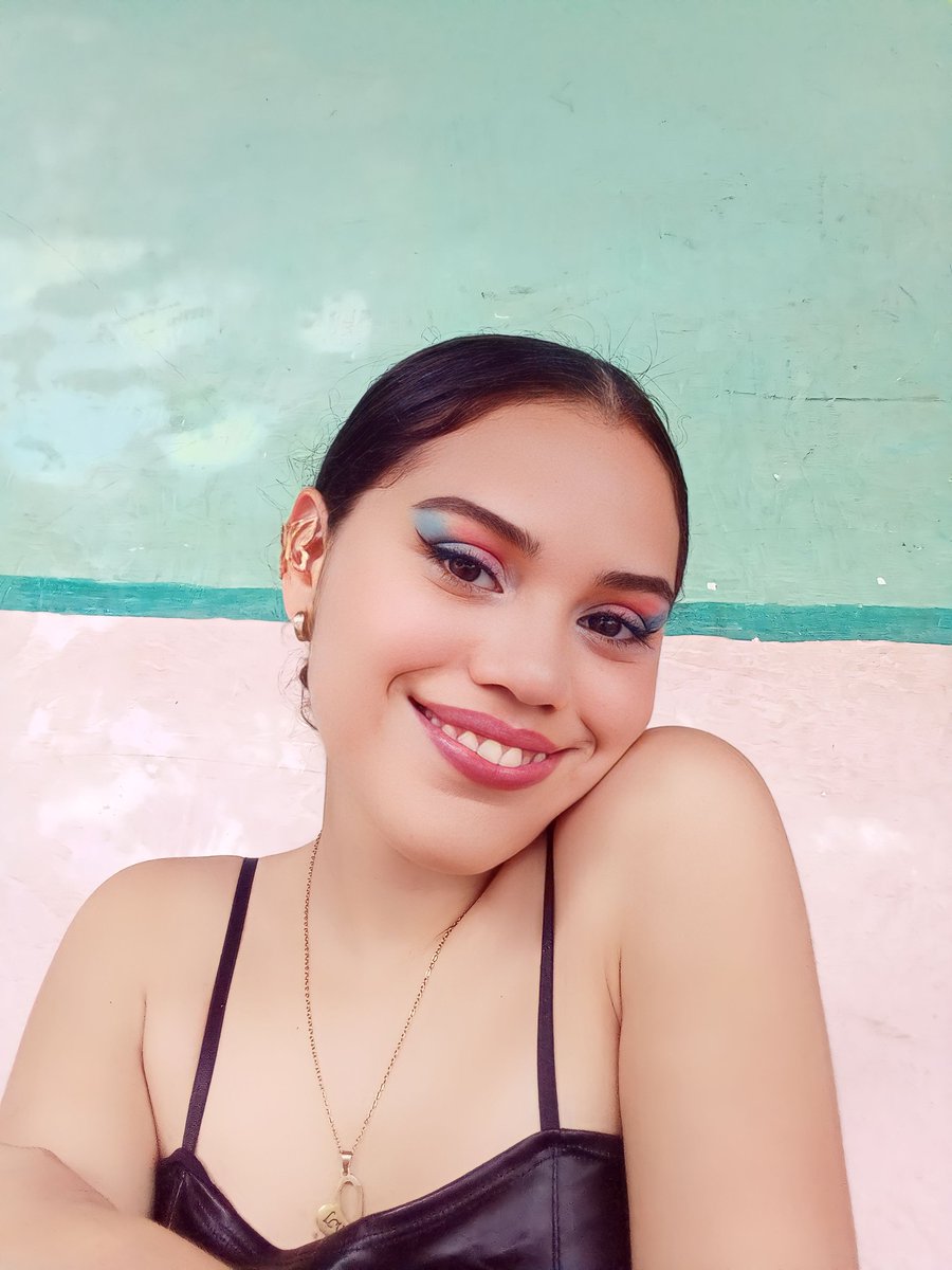 ELLAVLED2's tweet photo. A vida è Bela, Hagamos cómo el pintor 🎨 con su acuarela 🧿 https://t.co/GyneF0fZ9x