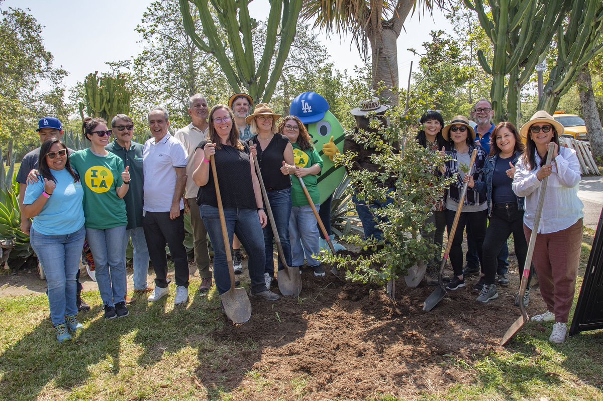 StreetsLA was thrilled to join <a href="/CurrenDPriceJr/">Curren D. Price, Jr.</a> &amp; <a href="/CityPlants/">City Plants</a> for Arbor Day &amp; resource fair in #CD9!
StreetsLA is always proud to participate in the annual observance of Arbor Day – &amp; we’re even more proud to look after LA’s urban forest, every day of the year. <a href="/LACityDPW/">LA City Public Works</a>