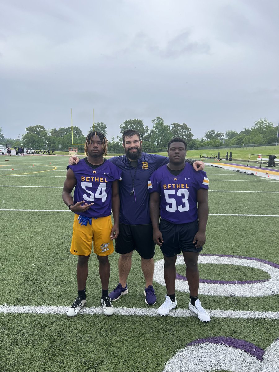 JustusSimmons05's tweet photo. #AG2G After a great camp day at @BU_FootballTN im proud to say I received my 1st offer from @BU_FootballTN 🙏🏿. @WoodrowLoweJr @JmcssA @NSHSIndians @CoachKLBs @Coach_Warren_BU https://t.co/C0ojnN4tXq