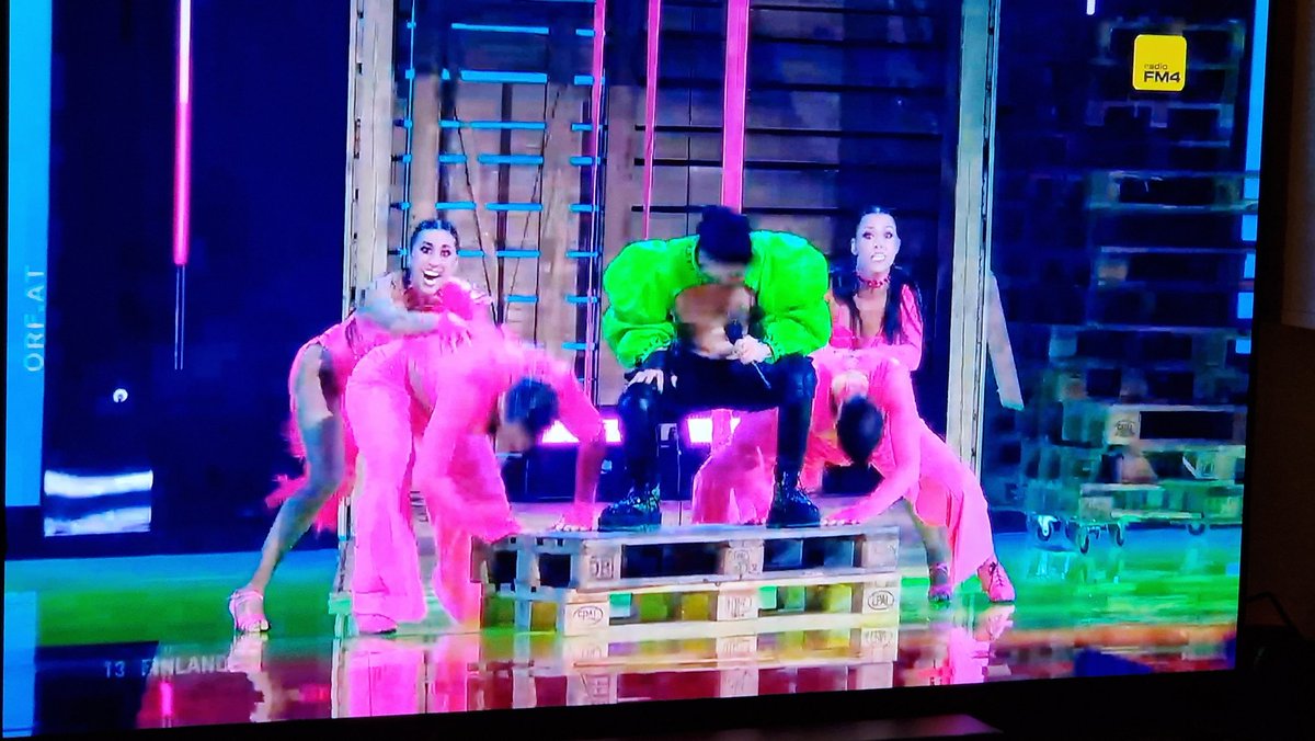 "Wenn dieser Song laut bei meinen Nachbarn laufen würde, würde ich das Ordnungsamt anrufen!!" 😆
#Eurovision       #Eurovision2023       #ESC2023 #ESC #JanPrixOlliVision