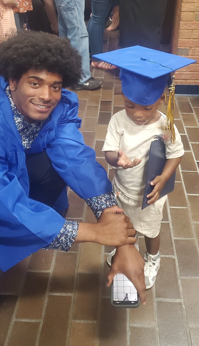 philipspann1's tweet photo. My graduate @amirspann4 and my youngest future grad PJ❤ https://t.co/aulRTAliRu