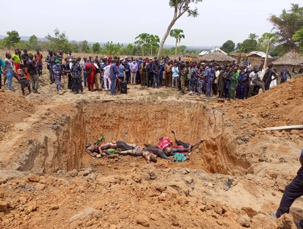 Jack_ng01's tweet photo. So Taka Lafiya village in Nasarawa State last night experienced horror as Fulani Herdsmen invaded the village and killed as many as they could and burnt the ones they could

My biggest worry in all of these killings happening in parts of Kaduna and North Central is FG's silence https://t.co/ir8Lx9ZIj0