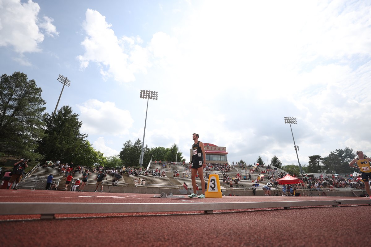 𝟰𝟬𝟬 𝗙𝗶𝗻𝗮𝗹𝘀 𝗤𝘂𝗮𝗹𝗶𝗳𝗶𝗲𝗱 𝘅𝟰.

Men's 400 Meters Prelim Results:
6. Jenoah McKiver - 46.87, finals qualifier
7. Connor Belken - 46.99, PR, finals qualifier
9. Deandre Stapleton Jr. - 47.13, finals qualifier
8. Chadrick Richards - 47.07, finals qualifier

#Hawkeyes x